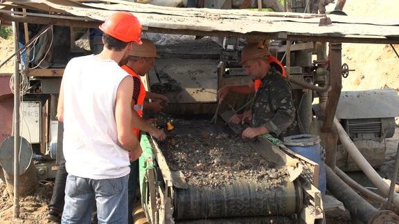 Moderní způsoby těžby jantaru: technologie, lokality a dopady